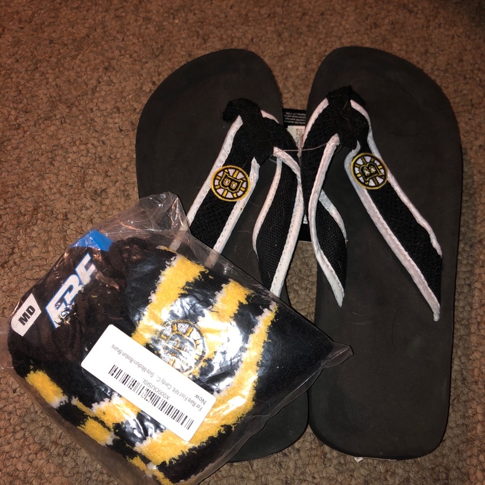BRUINS flip flops and fuzzy socks